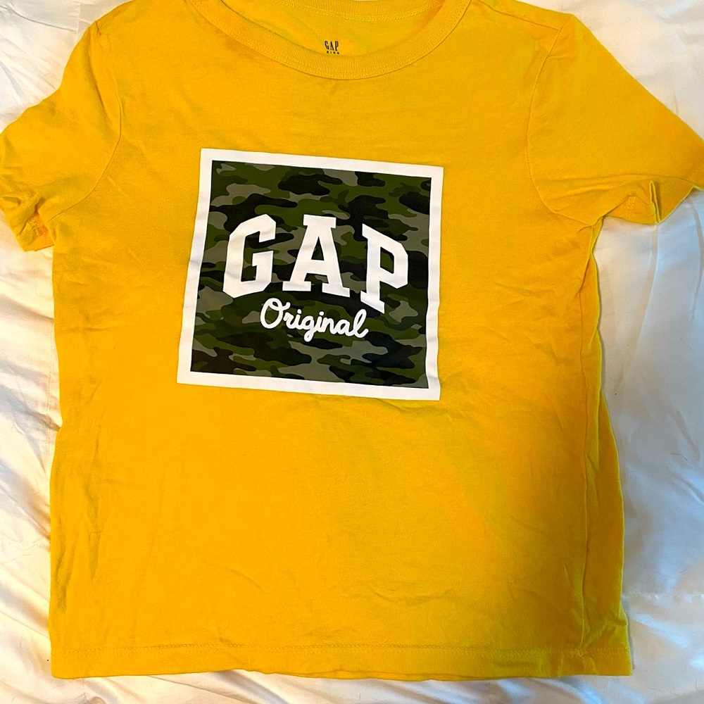Boys size 5/6 Yellow Gap t-shirt. Worn once